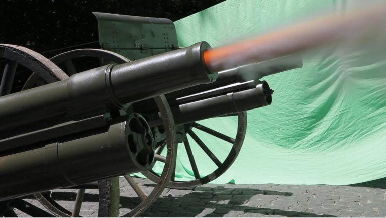 Зйомка з гарматами. Вогонь