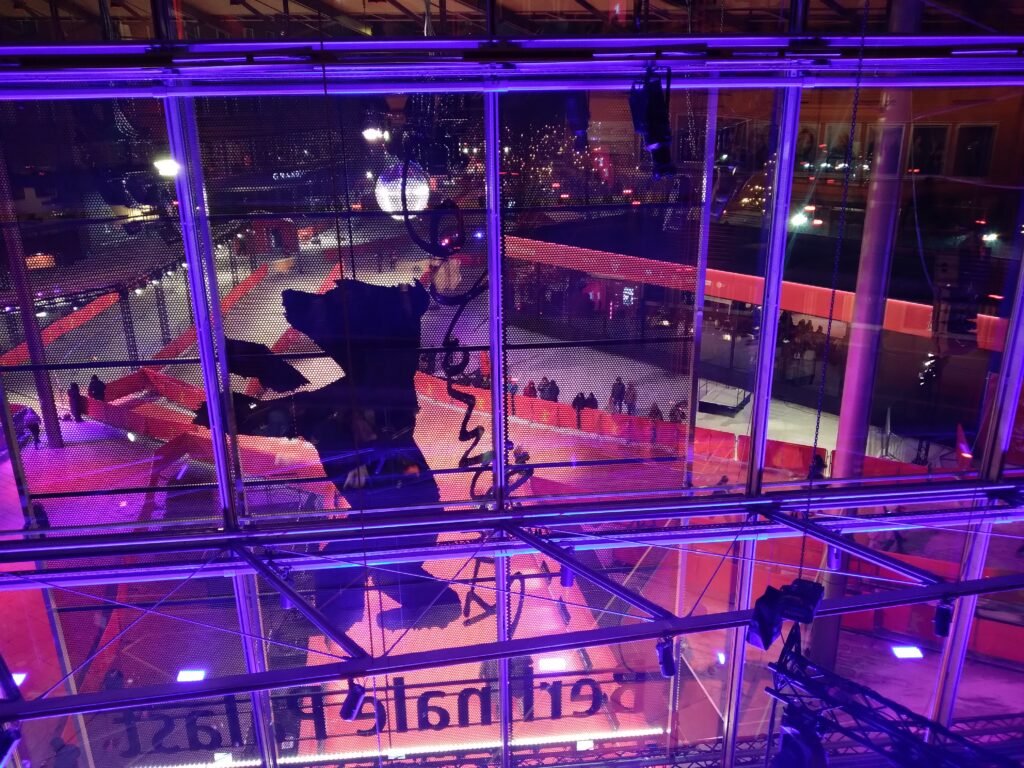 Wo Men Bu Shi Mo Sheng Ren